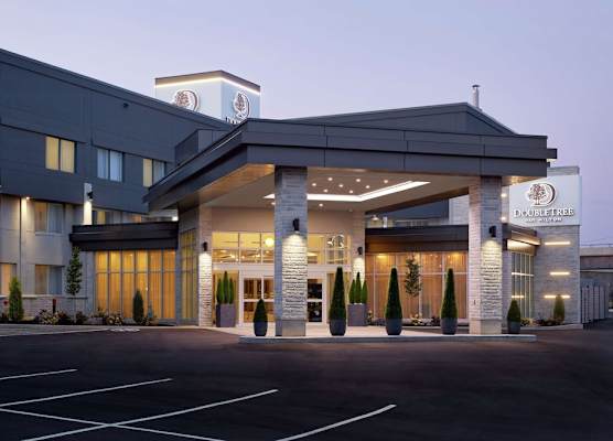 Doubletree By Hilton Montreal Airport 1
