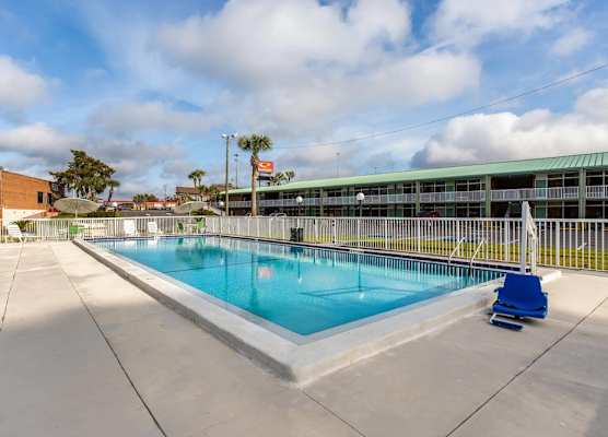 Econo Lodge Lake City-North 1