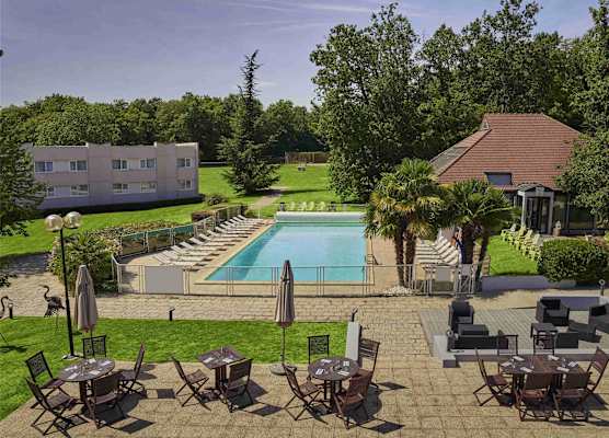 Novotel Fontainebleau Ury 1