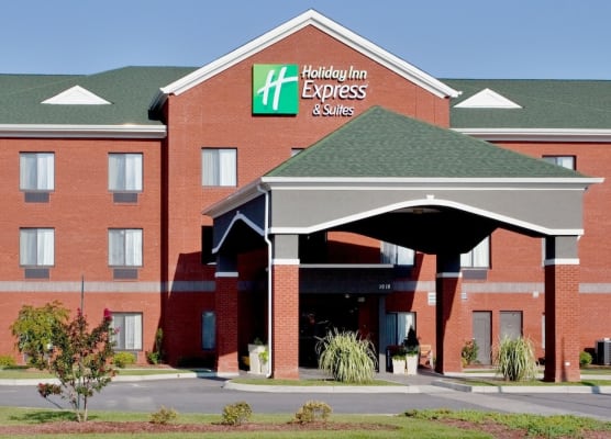 Holiday Inn Express & Suites SUFFOLK by IHG 1