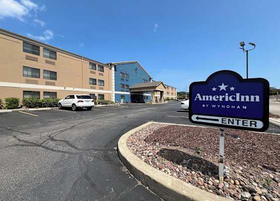 AmericInn by Wyndham Glendale Milwaukee 1