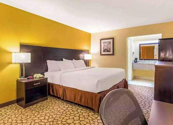 Ramada by Wyndham Santee I-95 1