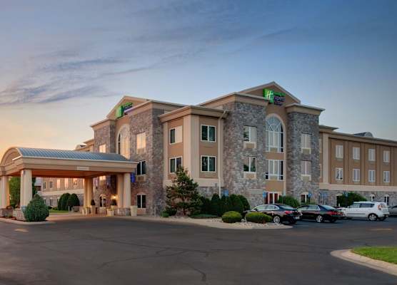 Holiday Inn Express & Suites SAGINAW by IHG 1