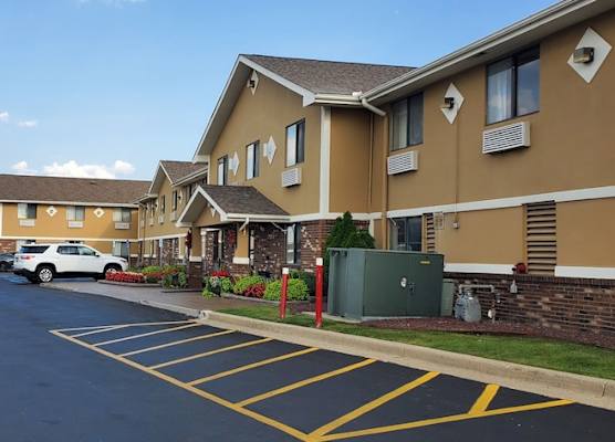 Super 8 by Wyndham Sterling Heights/Detroit Area 1