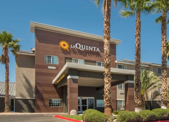 La Quinta Inn & Suites by Wyndham Las Vegas Nellis 1