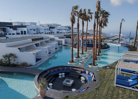 Cresanto Luxury Suites 1
