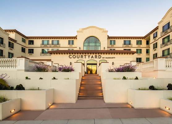Courtyard by Marriott Santa Cruz 1