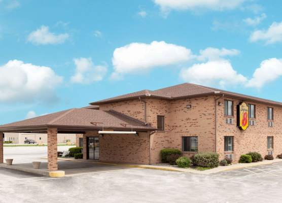 Super 8 by Wyndham Gilman 1