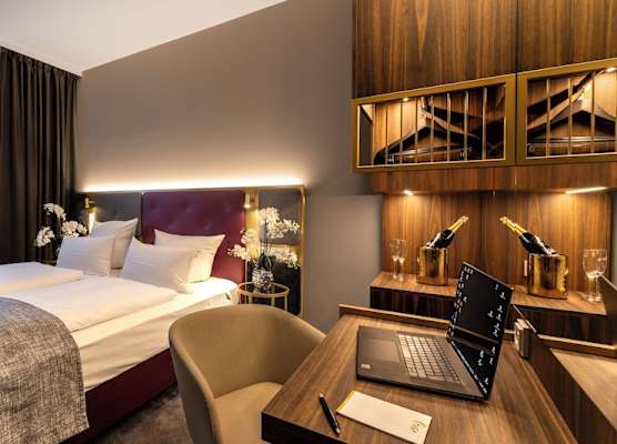 PLAZA Premium München 1