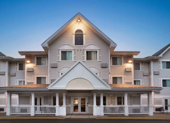 Travelodge Suites by Wyndham Moncton 1
