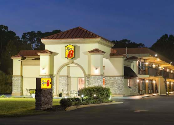 Super 8 by Wyndham Ormond Beach 1