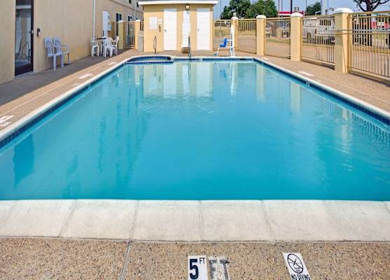Days Inn by Wyndham Dallas Garland West 1