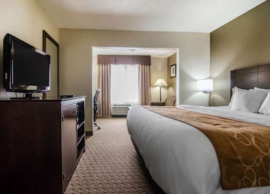 Quality Suites St. Joseph 1