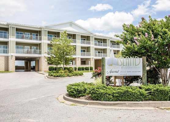 Island Inn & Suites, an Ascend Collection Hotel 1