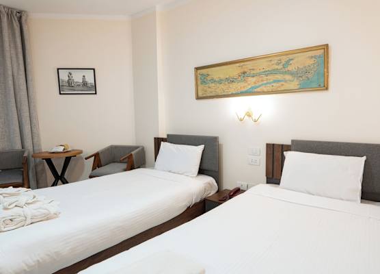 Gaddis Hotel, Suites and Apartments 1