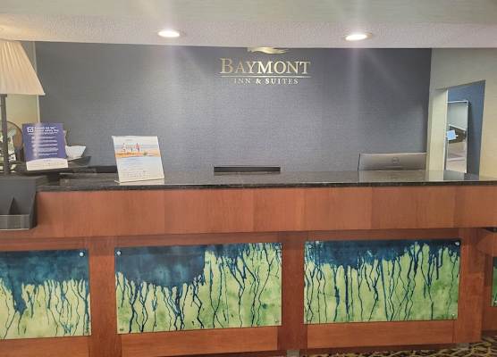 Baymont by Wyndham Thornton 1
