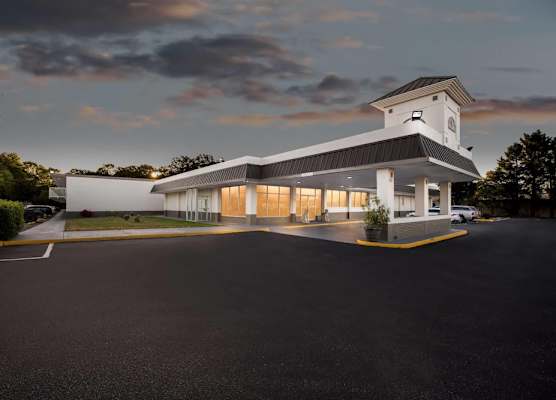Super 8 by Wyndham Gaffney 1