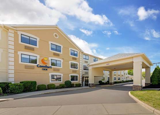 Comfort Inn River's Edge 1
