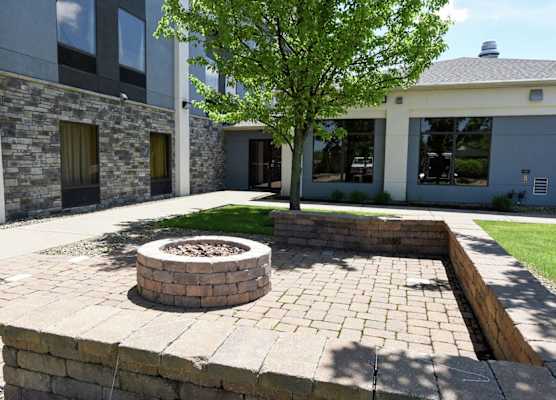 Hampton Inn Youngstown-North 1