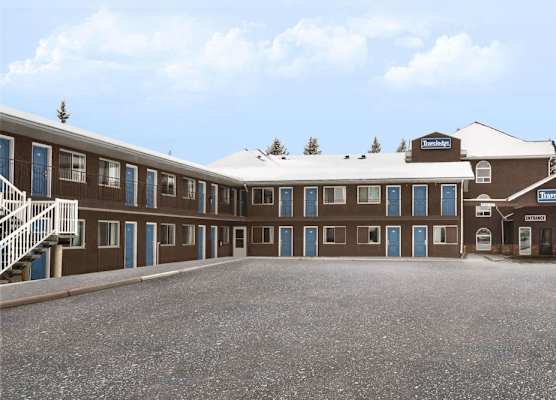 Travelodge by Wyndham Edmonton Airport 1