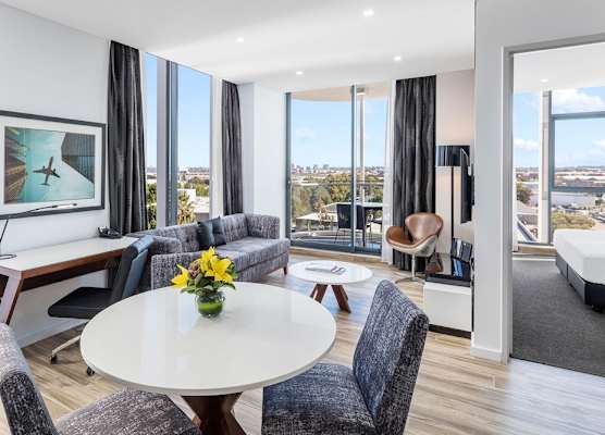 Meriton Suites Mascot Central 1