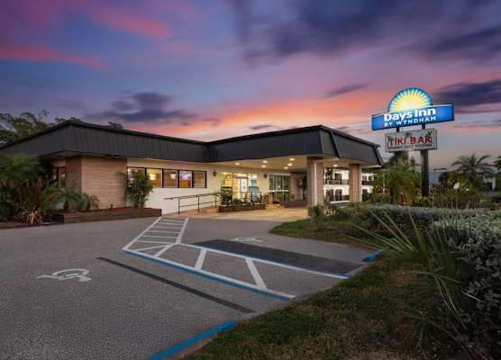 Days Inn by Wyndham Fort Myers Springs Resort 1