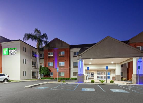 Holiday Inn Express & Suites TULARE by IHG 1