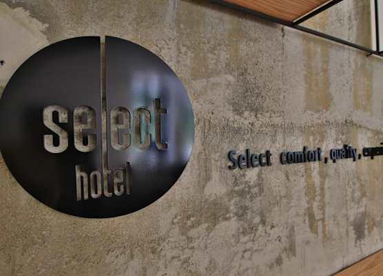 SELECT CITY CENTER HOTEL 1
