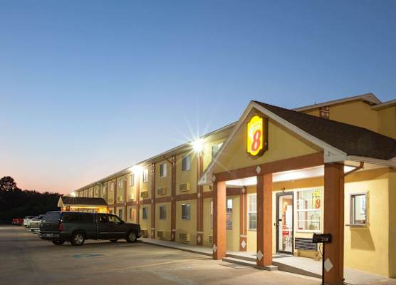 Super 8 by Wyndham Chickasha 1