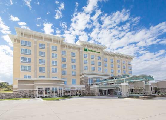 Holiday Inn & Suites DAVENPORT by IHG 1