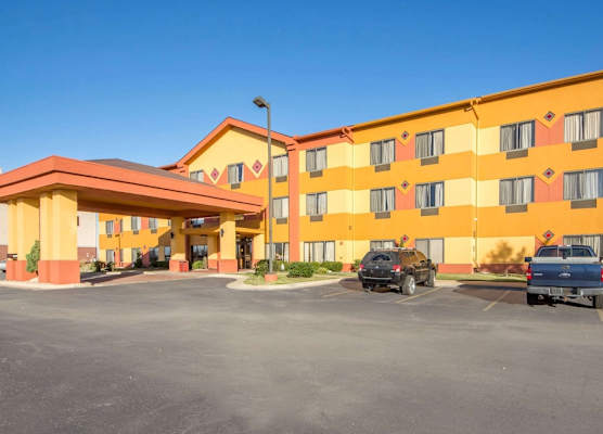 Quality Inn & Suites MidAmerica Industrial Park Area 1