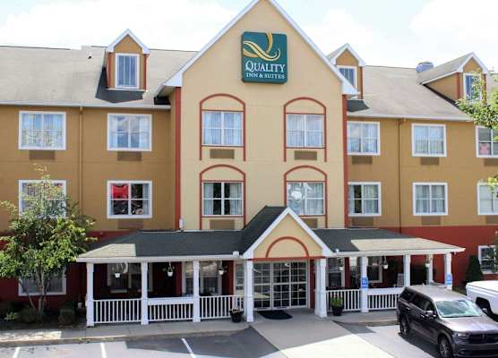 Quality Inn & Suites Cincinnati Sharonville 1