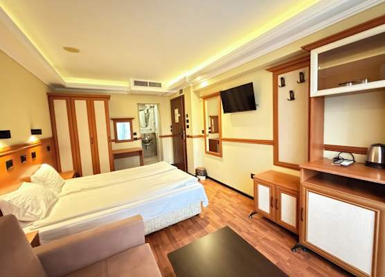 California Hotel 1