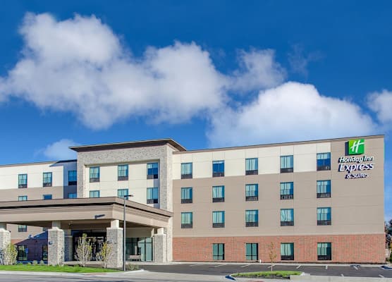 Holiday Inn Express & Suites ATCHISON by IHG 1