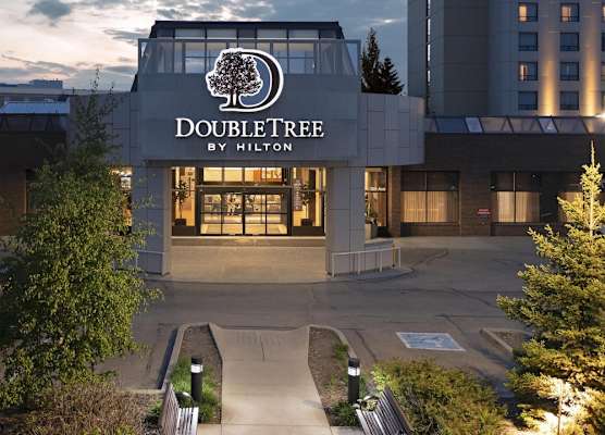 DoubleTree by Hilton Hotel West Edmonton 1