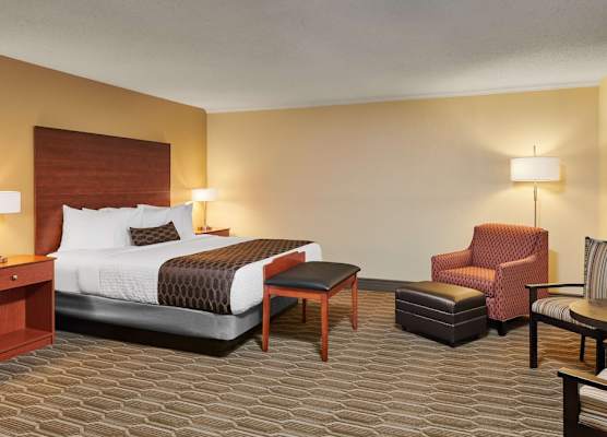 Best Western Plus Milwaukee Airport Hotel & Conference Center 1