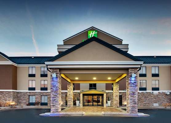 Holiday Inn Express & Suites CEDAR RAPIDS-I-380 @ 33RD AVE by IHG 1