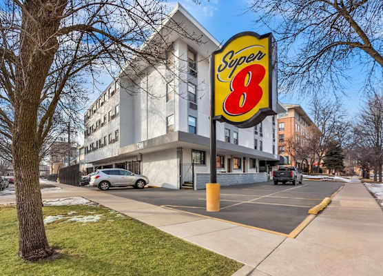 Super 8 by Wyndham Chicago IL 1