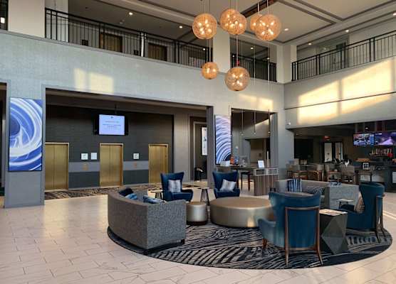 DoubleTree Suites by Hilton & Conf Ctr Chicago-Downers Grove 1