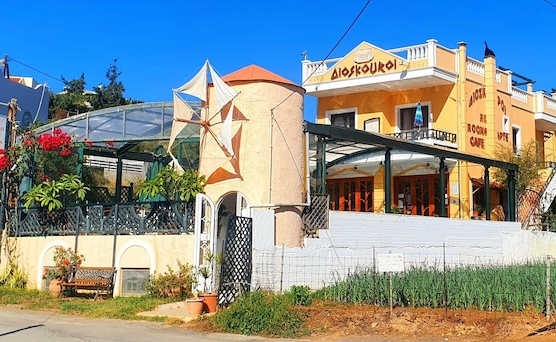 Dioskouroi Apts 1