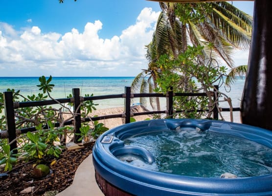 El Taj Oceanfront and Beachside Condo Hotel 1