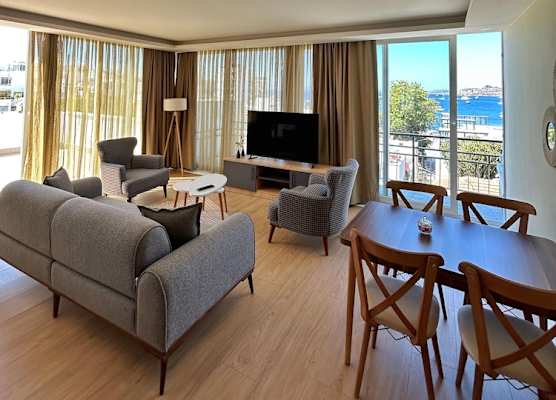 Loca Centre Suites 1