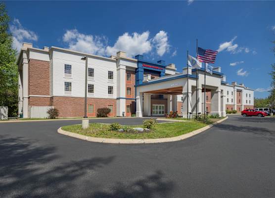 Hampton Inn & Suites Berkshires-Lenox 1