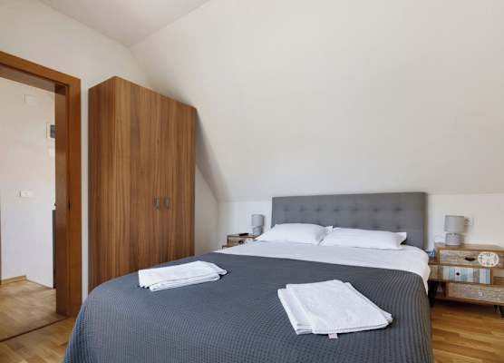 Aki Gray Apartment Serene Oasis 1