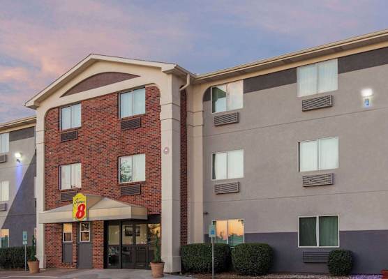 Super 8 by Wyndham Bedford DFW Airport West 1