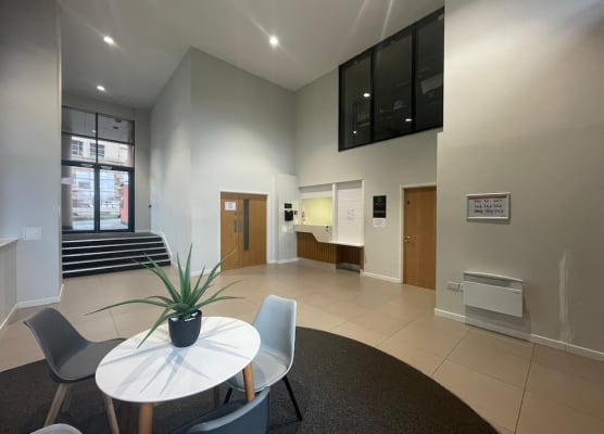 Adelphi Wharf Apartments by Beehosting 1