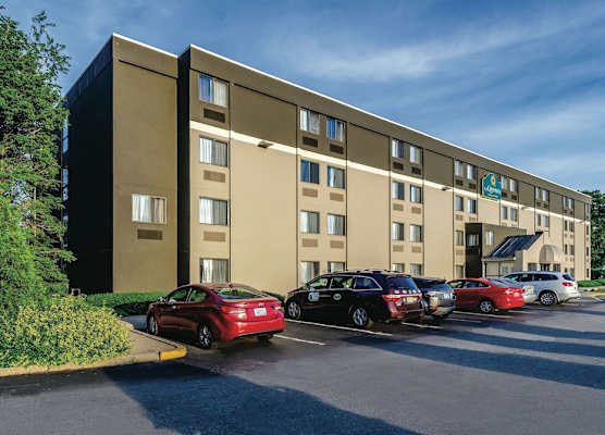 La Quinta by Wyndham Warwick Providence Airport 1