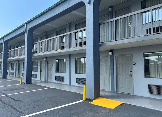 Days Inn by Wyndham Byron 1