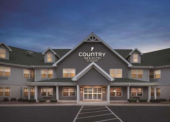 Country Inn & Suites by Radisson, Germantown, WI 1