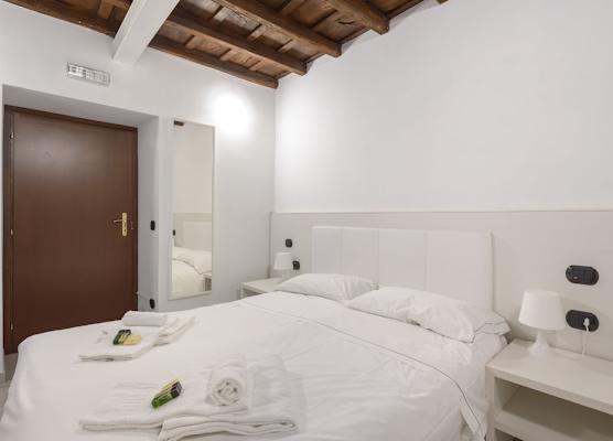 Flowers Apartments Rome City Center 1